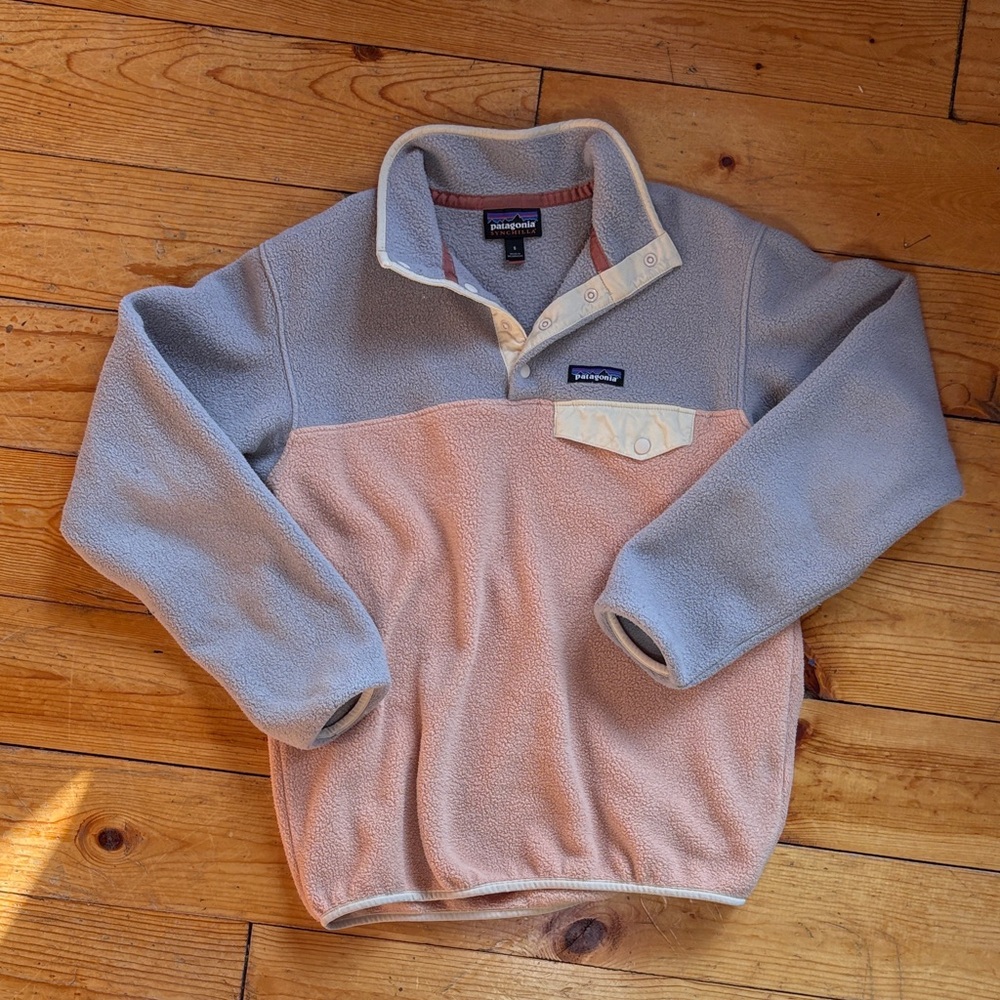 Patagonia Women’s Synchilla Snap-T Fleece Pullover – Peach & Gray (Size S)